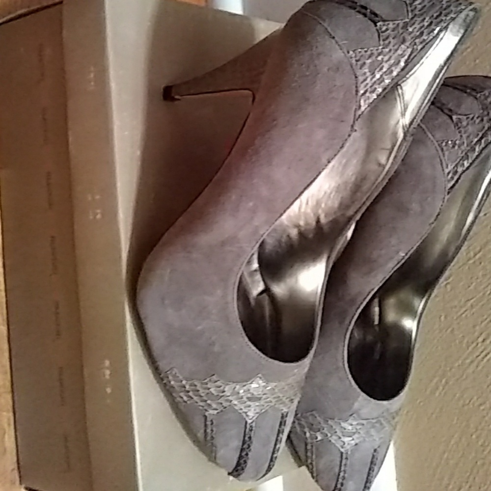 Shoes - Picture 2 of 8